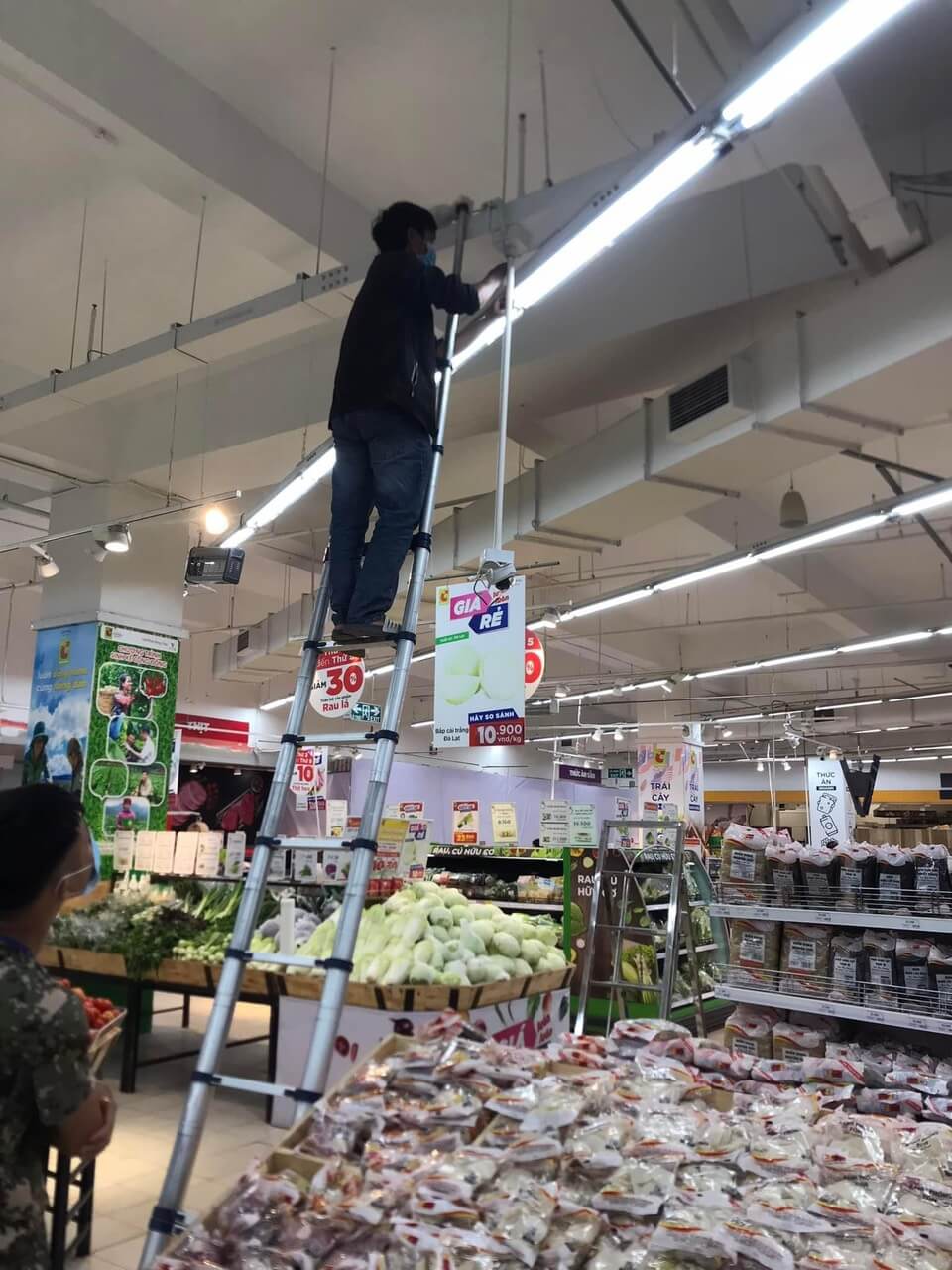 Lắp đặt camera tại siêu thị